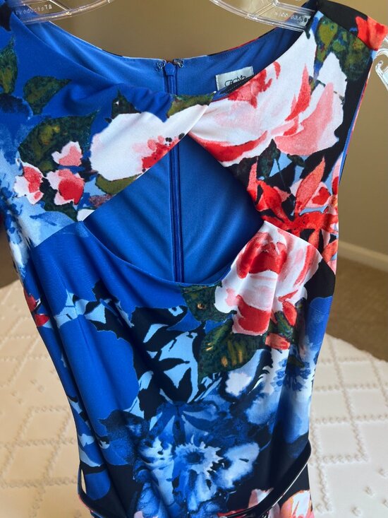 Cache Dresses & Skirts - CACHE Midi Floral Print Diamond opening neck line Sheath Stretch Dress SIZE M